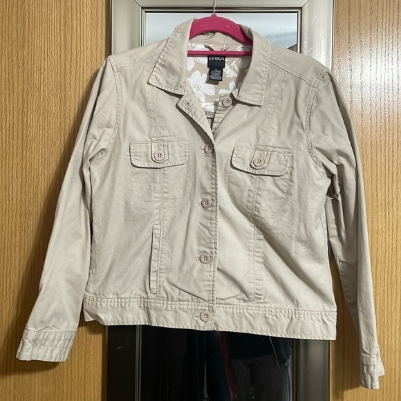 Erika size 10 beige button up cropped jean jacket multiple pockets long sleeves - Picture 1 of 10